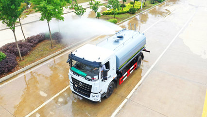 東風F5 12噸灑水車 城市植被的綠色守護者